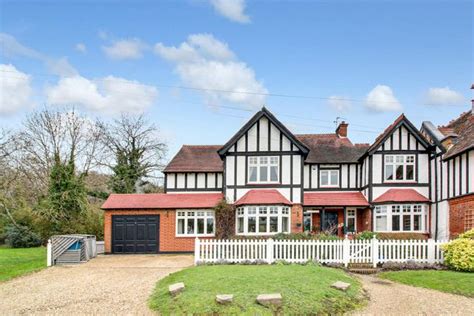 Properties for sale in Little Stanmore, London.